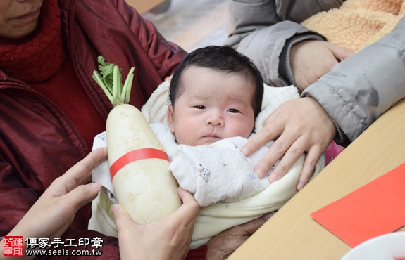 剃胎毛、滿月剃頭、嬰兒剃頭、嬰兒理髮、嬰兒剃髮、嬰兒剃胎毛、嬰兒滿月剃頭、寶寶剃頭、剃胎毛儀式、剃胎毛吉祥話、滿月剃頭儀式、滿月剃頭吉祥話、寶寶剃胎毛、寶寶滿月剃頭理髮、新竹香山區剃胎毛、新竹香山區滿月剃頭、新竹香山區嬰兒剃頭剃胎毛、新竹香山區嬰兒理髮、新竹香山區嬰兒剃髮、陳寶寶(新竹香山區嬰兒寶寶滿月剃頭理髮、免費嬰兒剃胎毛儀式吉祥話)。中國風會場，爸媽寶貝免費穿「日中韓」古裝禮服。專業拍照、DVD光碟、證書。★購買「臍帶章、肚臍章、胎毛筆刷印章」贈送：剃頭、收涎、抓周，三選一。2017.02.12 照片12